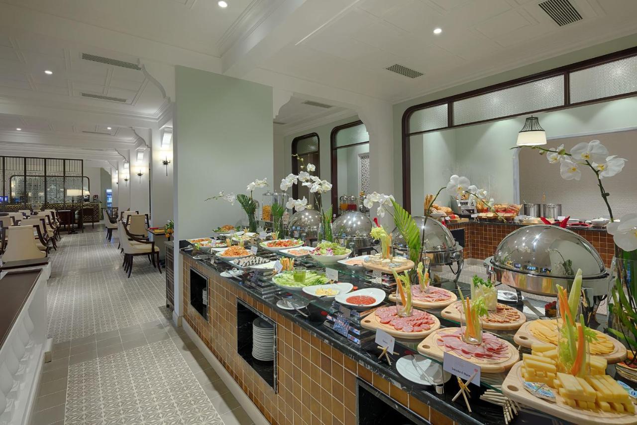 Allegro Hoi An . A Little Luxury Hotel & Spa Экстерьер фото A buffet at a hotel
