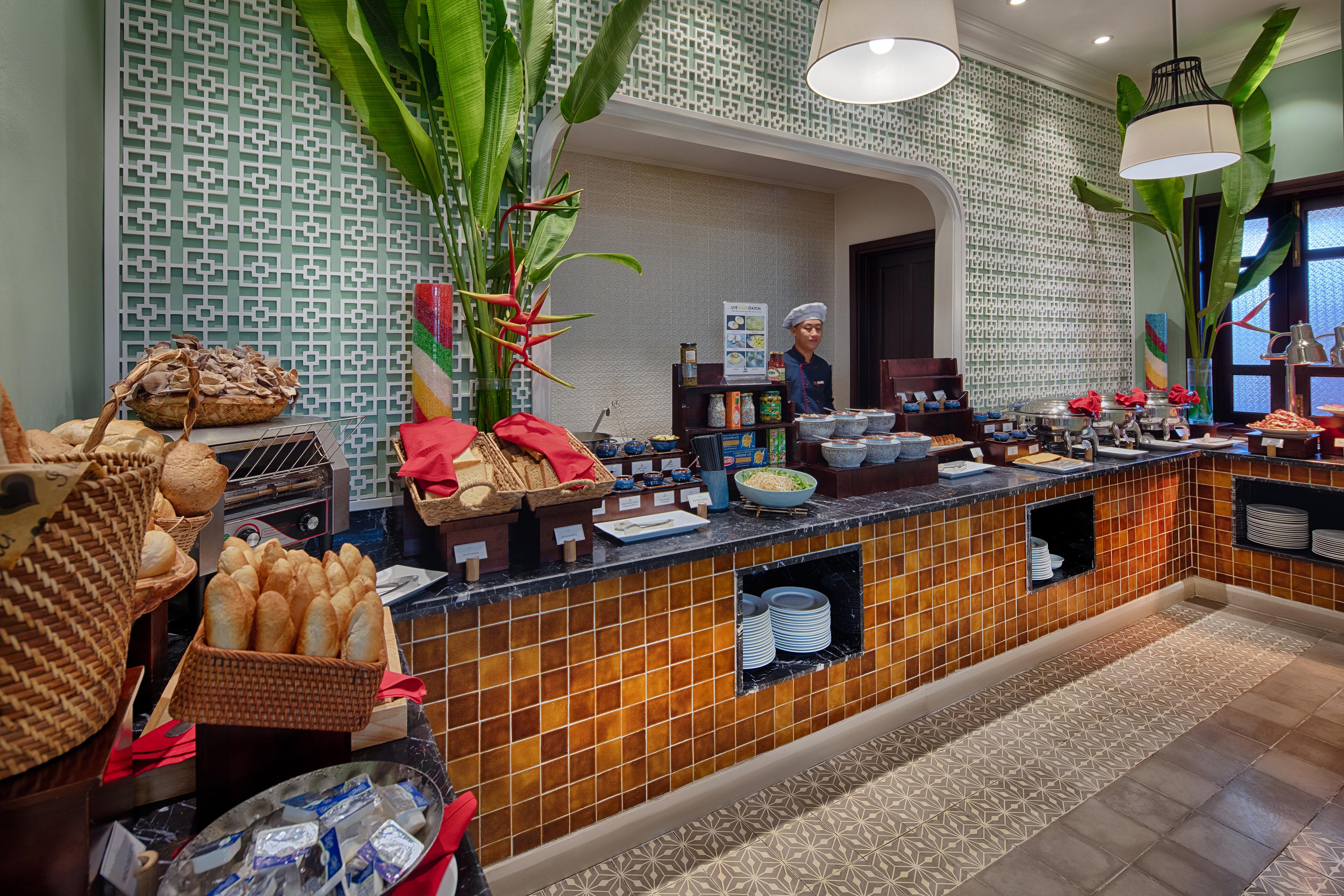 Allegro Hoi An . A Little Luxury Hotel & Spa Экстерьер фото The buffet at the hotel