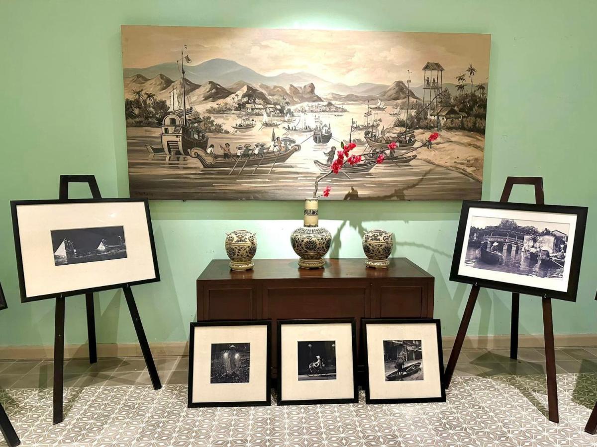 Allegro Hoi An . A Little Luxury Hotel & Spa Экстерьер фото A display of photographs by the author